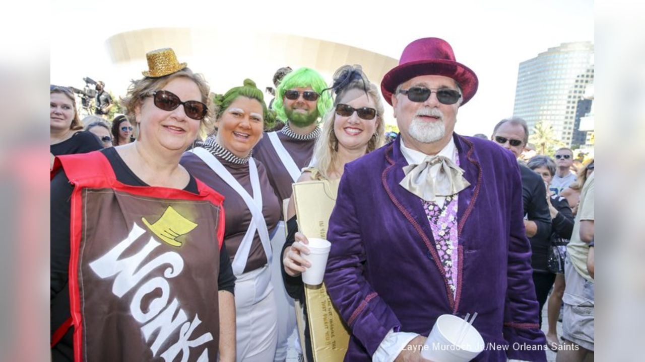 30 photos of New Orleans Saints fans costumes at Halloween games