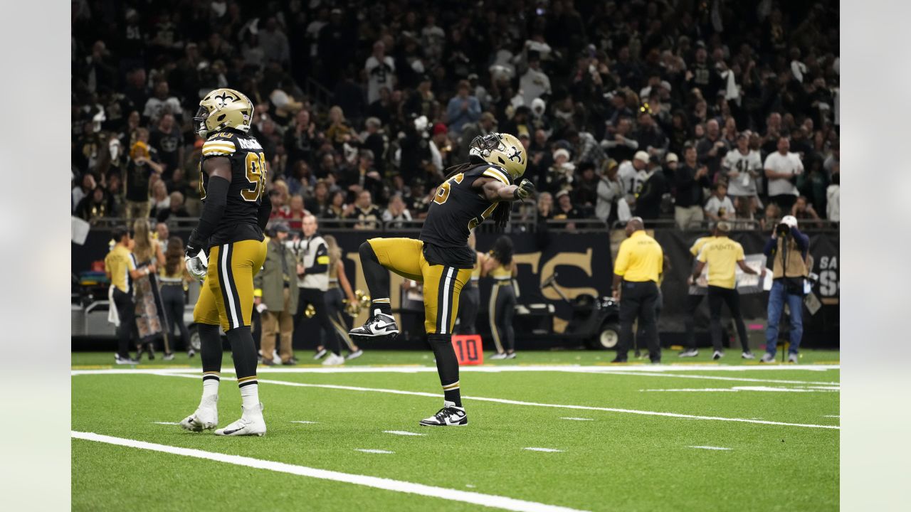 New Orleans Saints linebacker Demario Davis (56) in action during an NFL  football game against the Seattle Seahawks, Sunday, Oct. 9, 2022, in New  Orleans. (AP Photo/Tyler Kaufman Stock Photo - Alamy