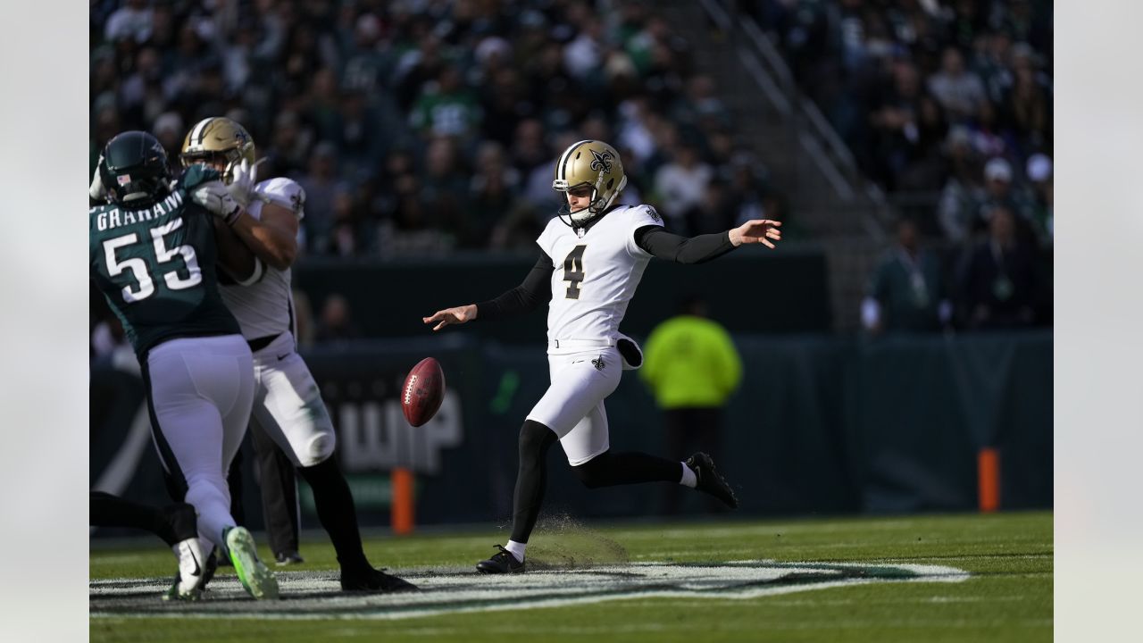 New Orleans, Louisiana, USA. 18th Dec, 2022. New Orleans Saints punter  Blake Gillikin gets ready to punt the ball against the Atlanta Falcons in  an NFL game in New Orleans, Louisiana USA