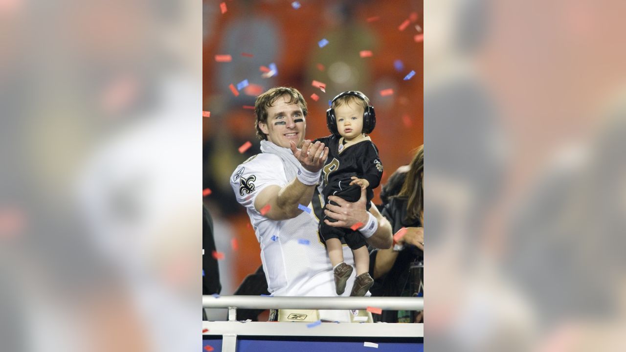 Drew Brees recreates Super Bowl celebration with son Baylen