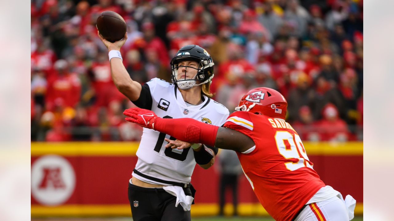 Kansas City Chiefs defensive tackle Khalen Saunders (99) against the Denver  Broncos of an NFL football game Sunday, December 11, 2022, in Denver. (AP  Photo/Bart Young Stock Photo - Alamy