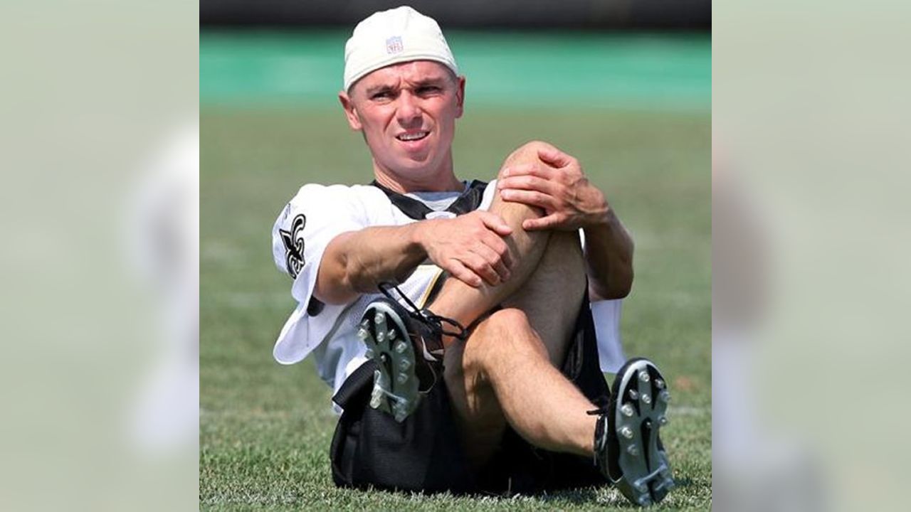 Decked out in New Orleans Saints practice gear, country music singer Kenny  Chesney (7) loses a punt during practice at the NFL team's summer football  training camp in Jackson, Miss., Monday, Aug.