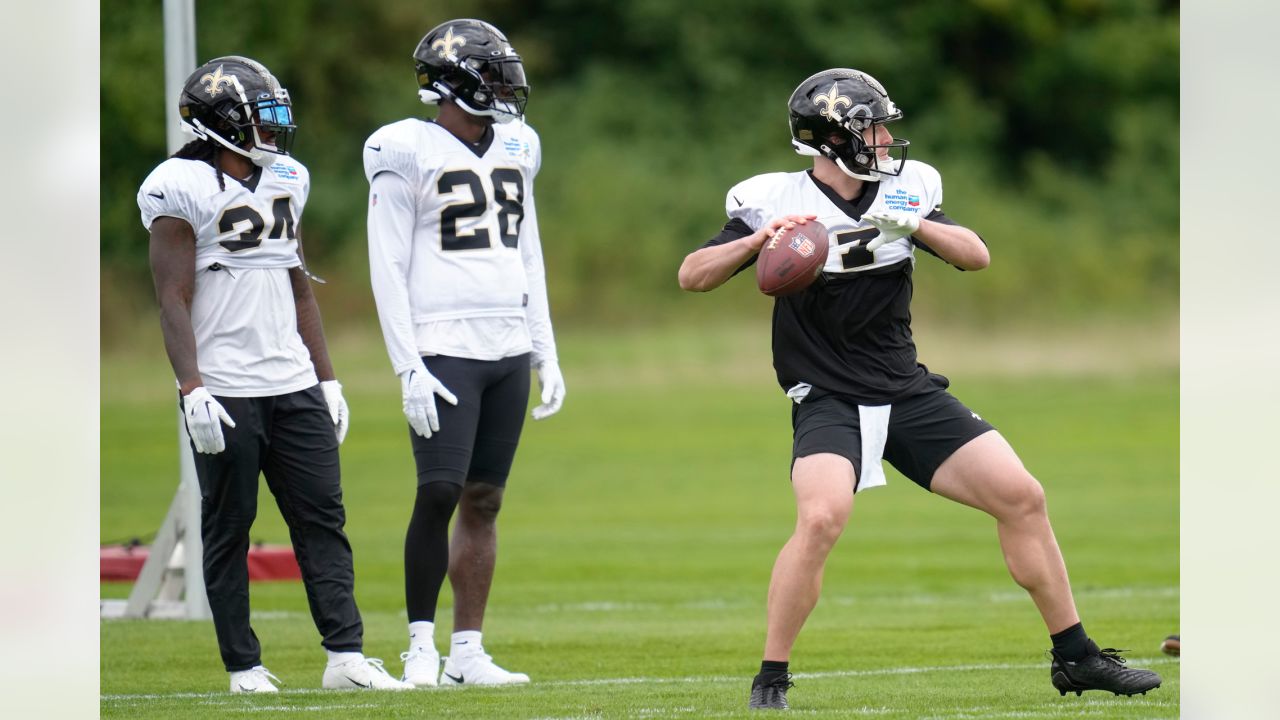 New Orleans Saints to wear new black helmets in London vs. Vikings