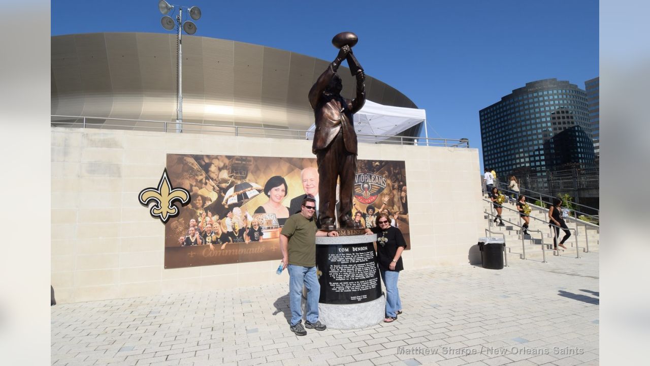 Saints unveil statue of Tom Benson at Superdome