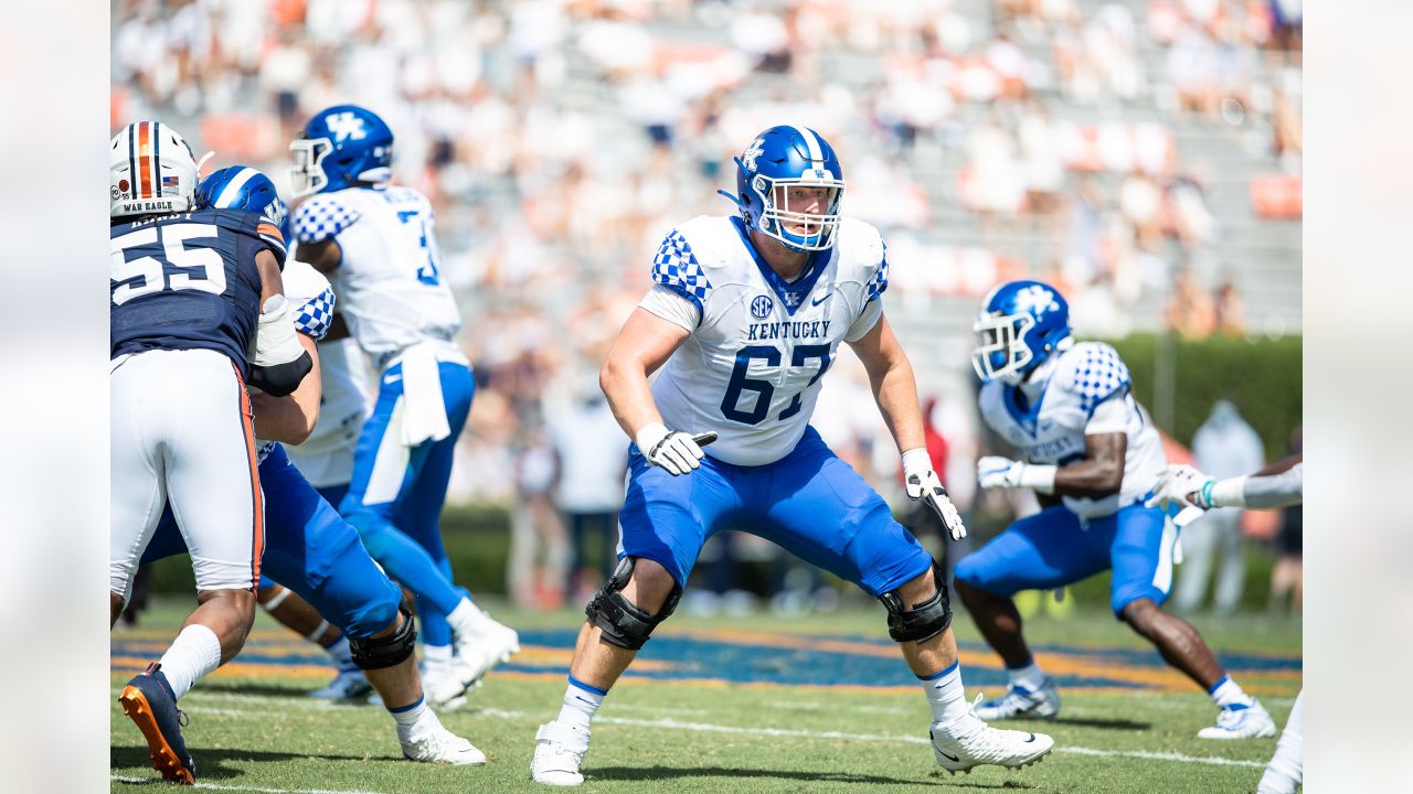 Landon Young repping the #BigBlueWall - Kentucky Football