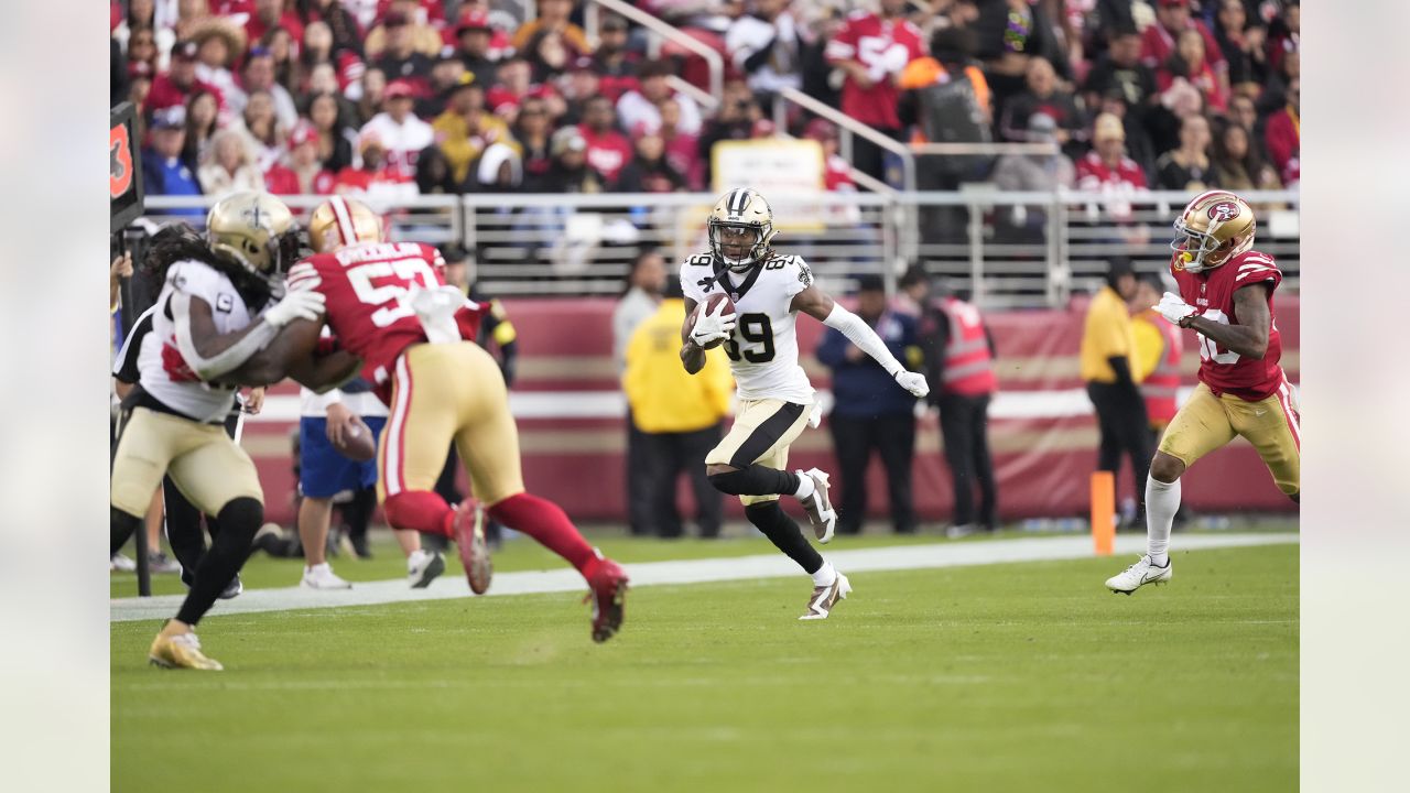 New Orleans, USA. 18th Dec, 2022. New Orleans Saints wide receiver Rashid  Shaheed (89) catches this pass on Atlanta Falcons safety Jaylinn Hawkins  (32) en route to a /68-yard touchdown during the