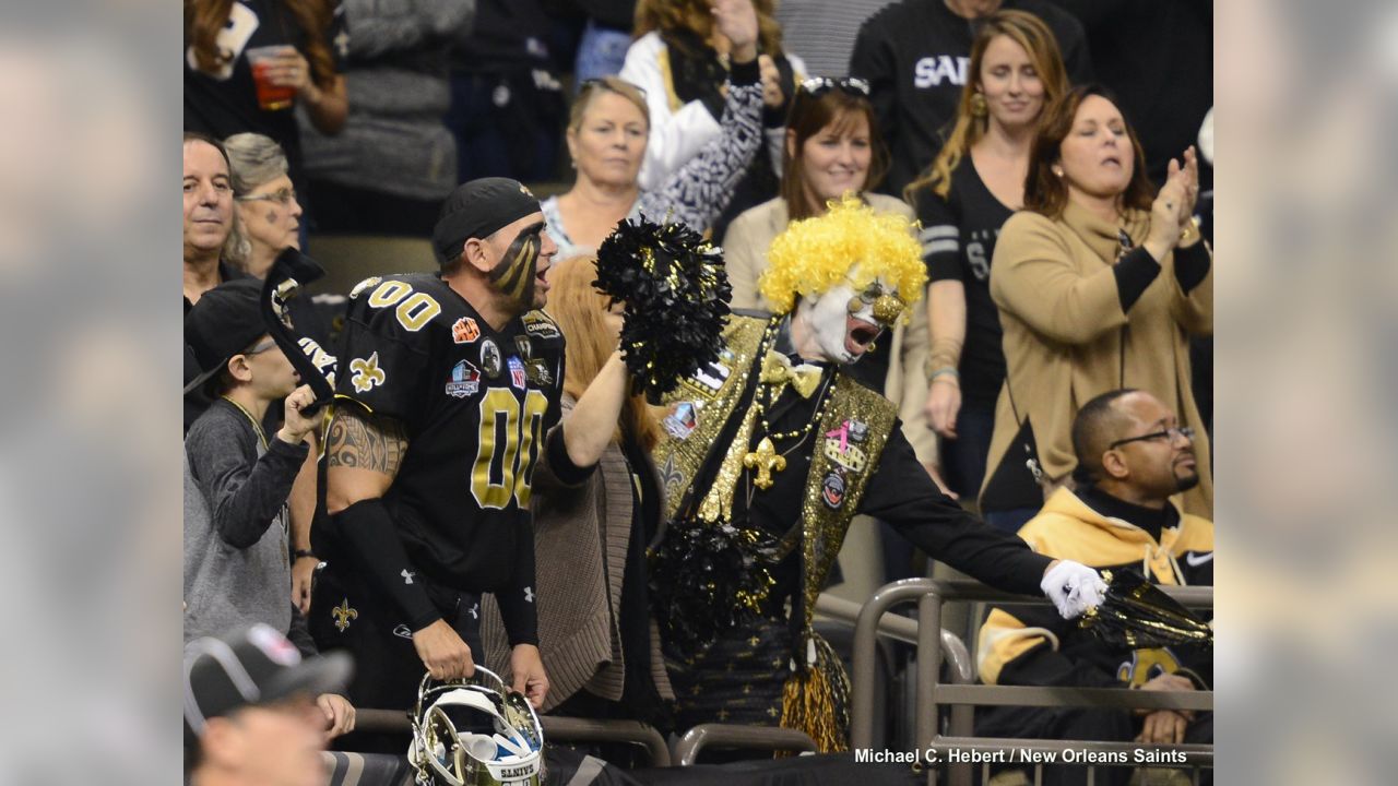 Carolina Panthers Vs. New Orleans Saints. Fans Support On NFL Game.  Silhouette Of Supporters, Big Screen With Two Rivals In Background. Stock  Photo, Picture and Royalty Free Image. Image 151159294.