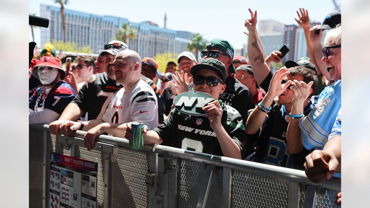 NFL Draft: Fans celebrate day 1 on Las Vegas Strip