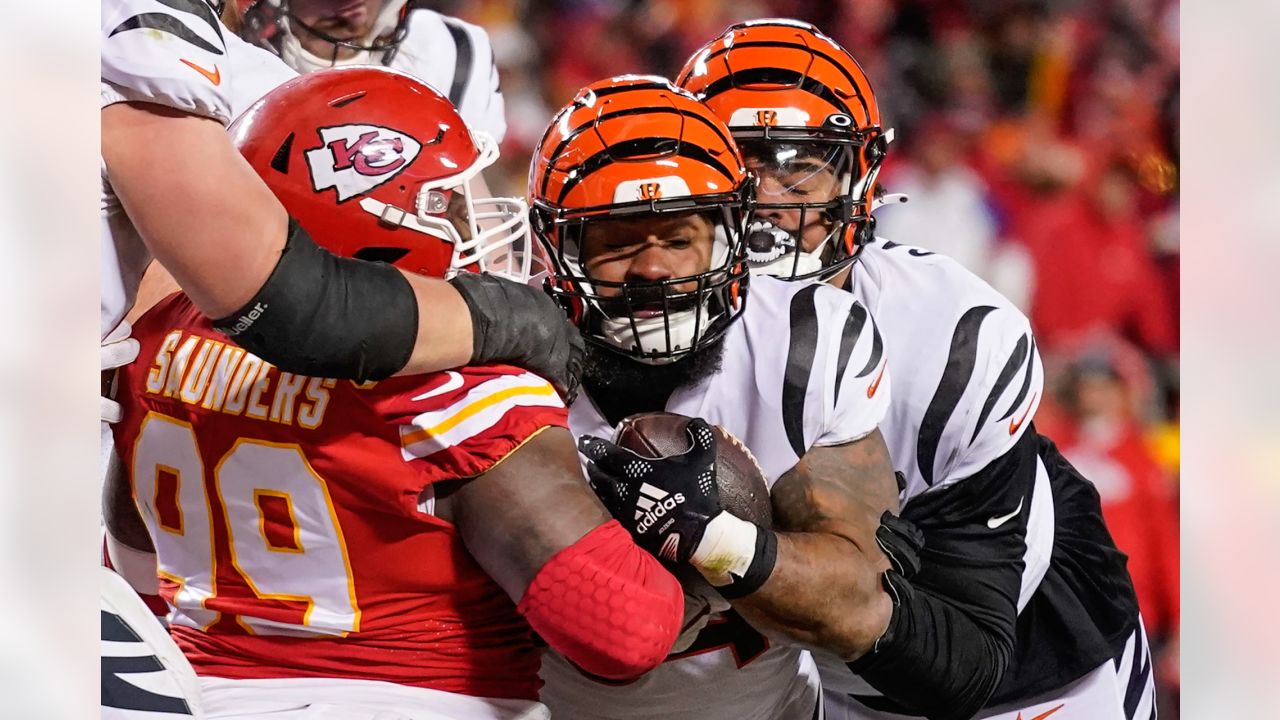 Kansas City Chiefs defensive tackle Khalen Saunders (99) against the Denver  Broncos of an NFL football game Sunday, December 11, 2022, in Denver. (AP  Photo/Bart Young Stock Photo - Alamy