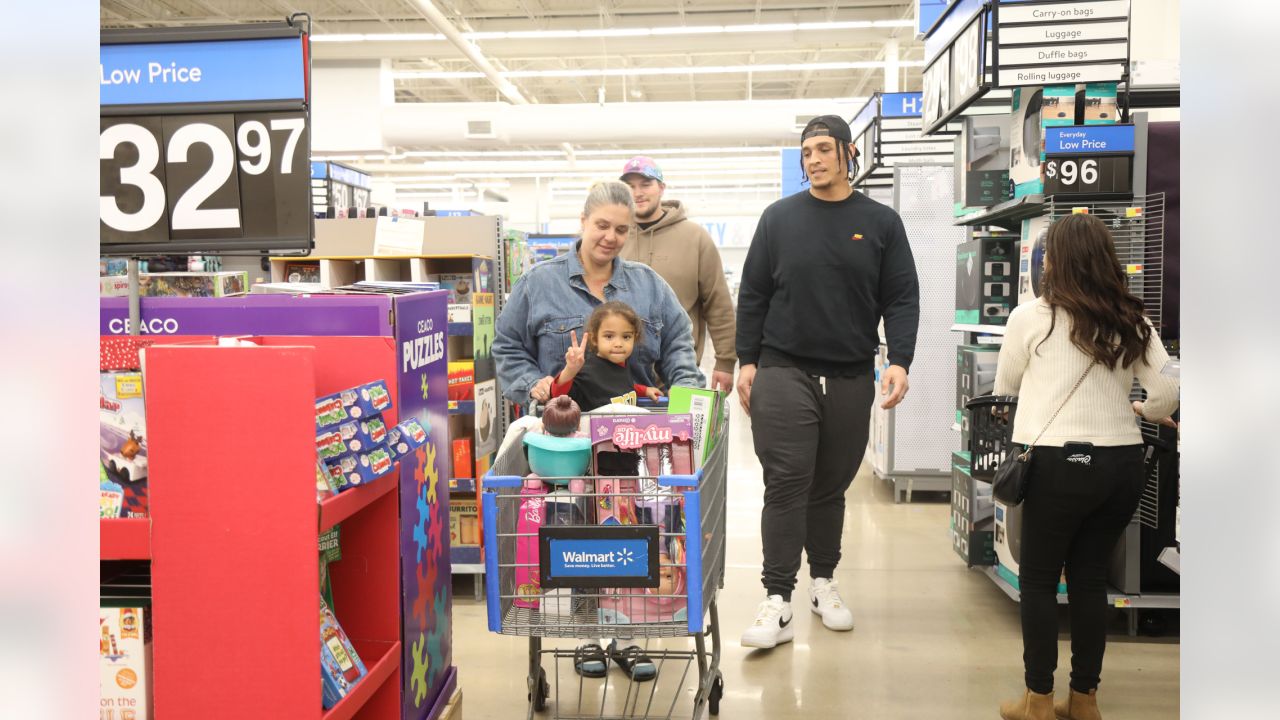 Photos: New Orleans Saints Cam Jordan takes 25 kids on holiday shopping  spree, Photos