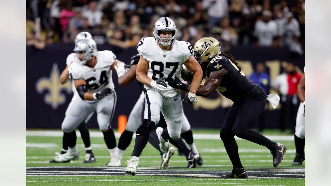 Derek Carr raves about Saints TE Foster Moreau, comeback year loading