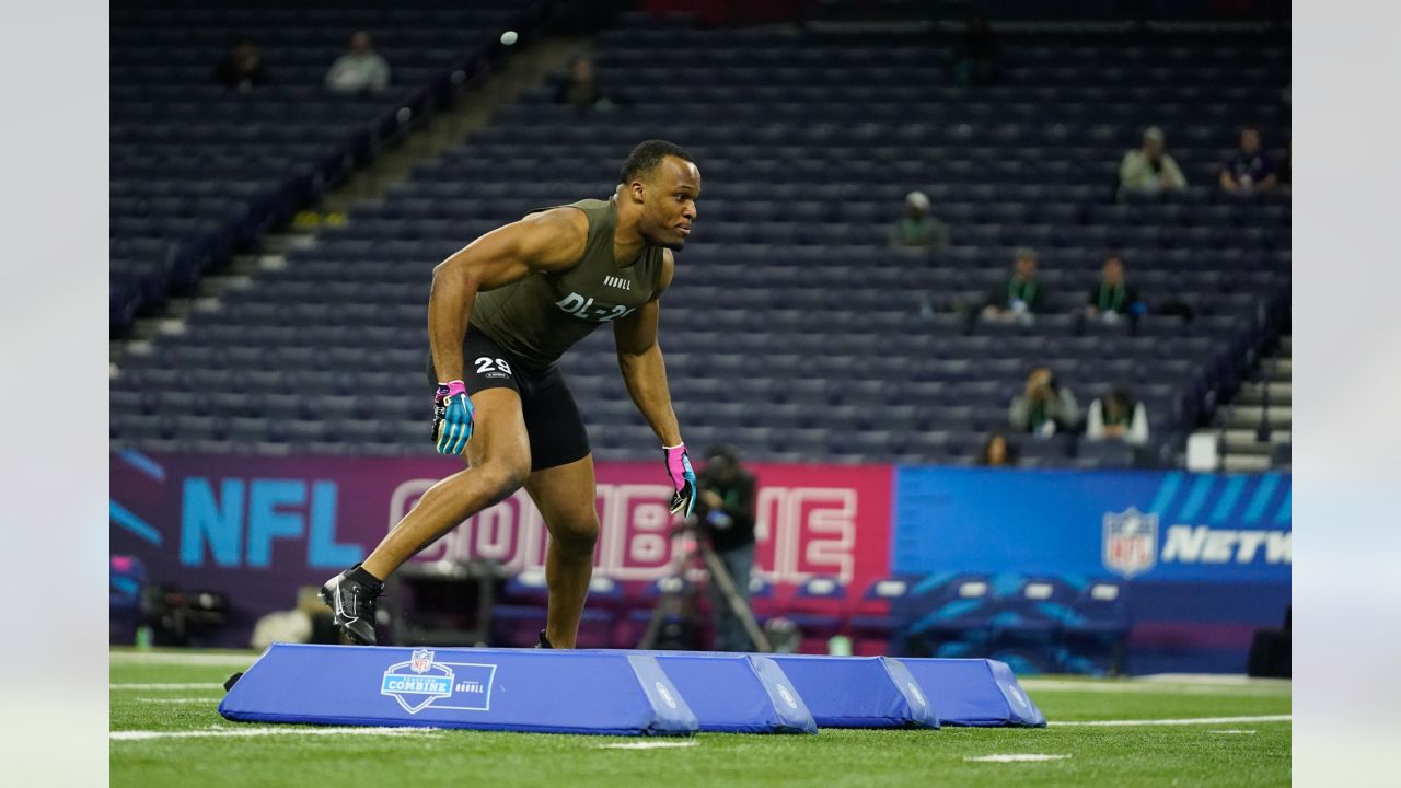 Saints legend Roman Harper announces Pick #40