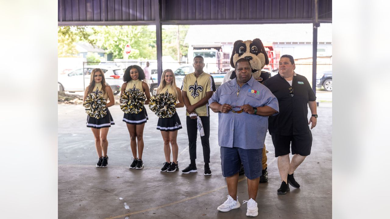 Minnesota Vikings mascot, cheerleaders celebrate opening of playground, Jordan News