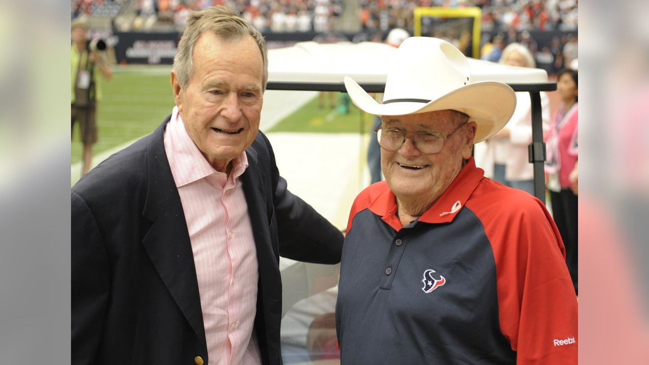 Bum Phillips gave the NFL charm and charisma topped by a Stetson