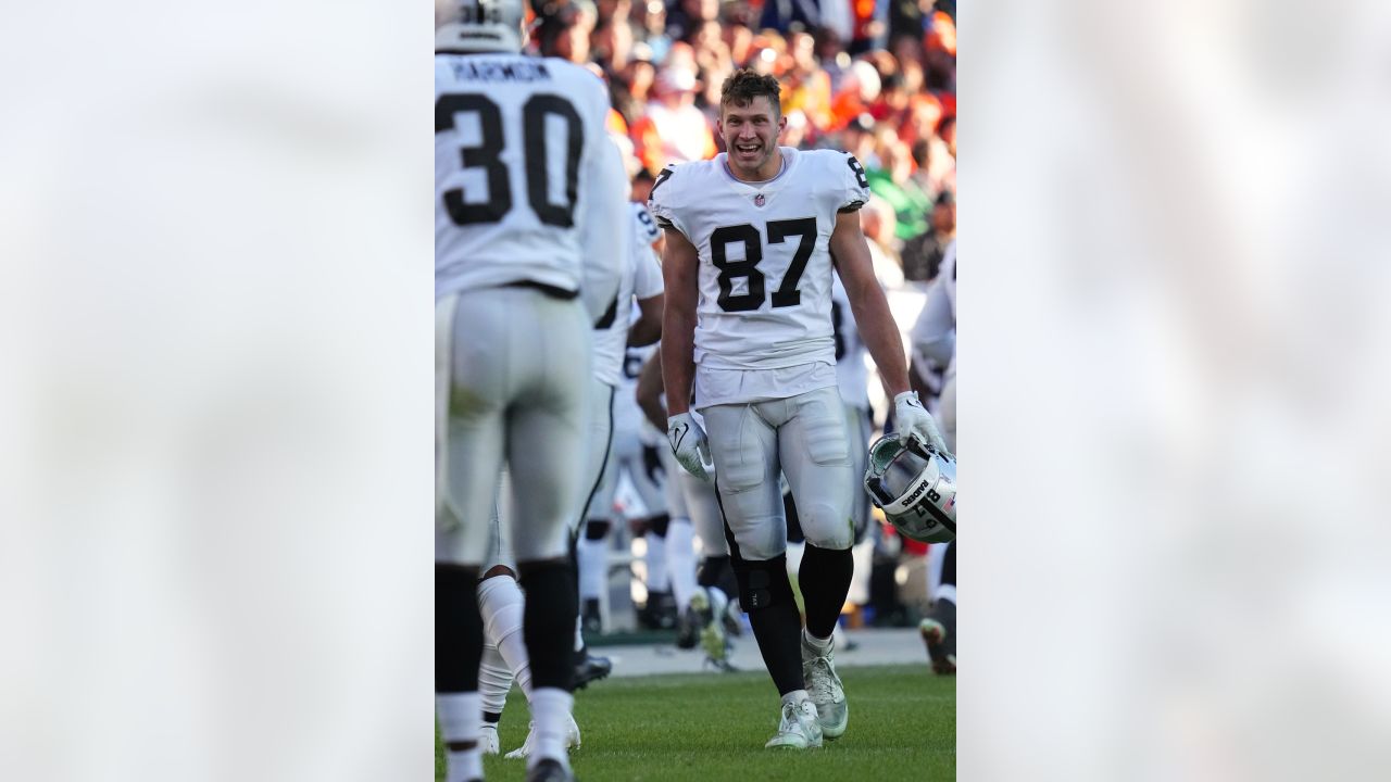 Oakland Raiders tight end Foster Moreau (87) looks to put a block