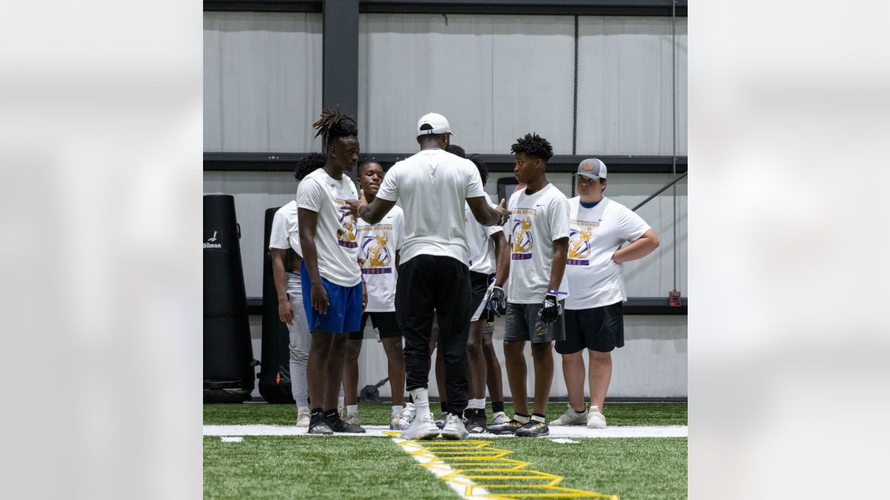 Video: Jarvis Landry invites the Lutcher Bulldogs to the New Orleans Saints  practice