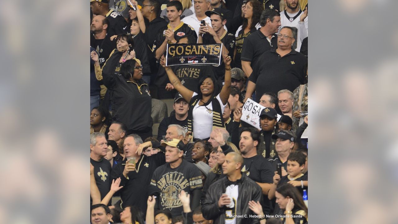 New Orleans Saints fans celebrate a 24-23 win over the Baltimore Ravens  after an NFL game at M&T Bank Stadium in Baltimore, Maryland, October 21,  2018. Photo by David Tulis/UPI Stock Photo - Alamy