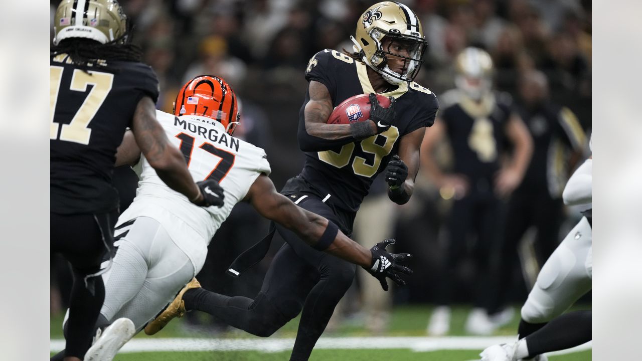 New Orleans, USA. 18th Dec, 2022. New Orleans Saints wide receiver Rashid  Shaheed (89) catches this pass on Atlanta Falcons safety Jaylinn Hawkins  (32) en route to a /68-yard touchdown during the