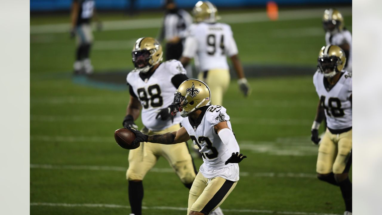 Saints march to 33-7 win over Panthers to lock up No. 2 seed in NFC