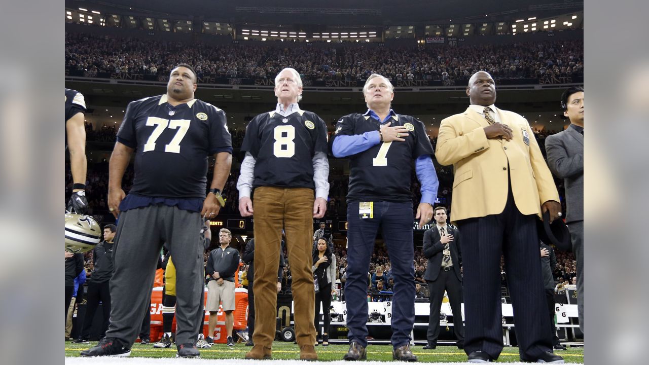 Former New Orleans Saints placekicker Morten Andersen, left is