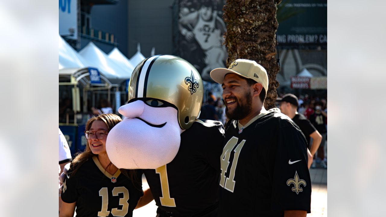 Saints' 'who dat' cheer becomes legal question