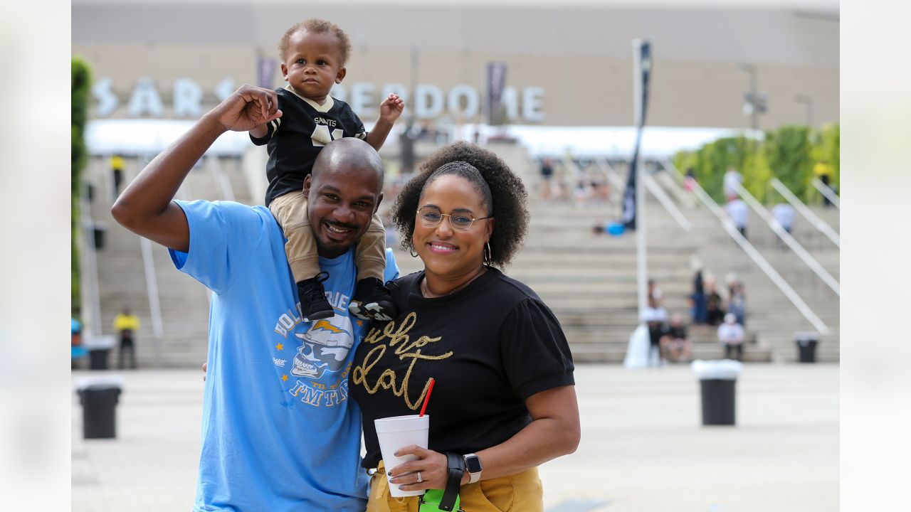 Saints fans filled Champions Square ahead of game against Chargers