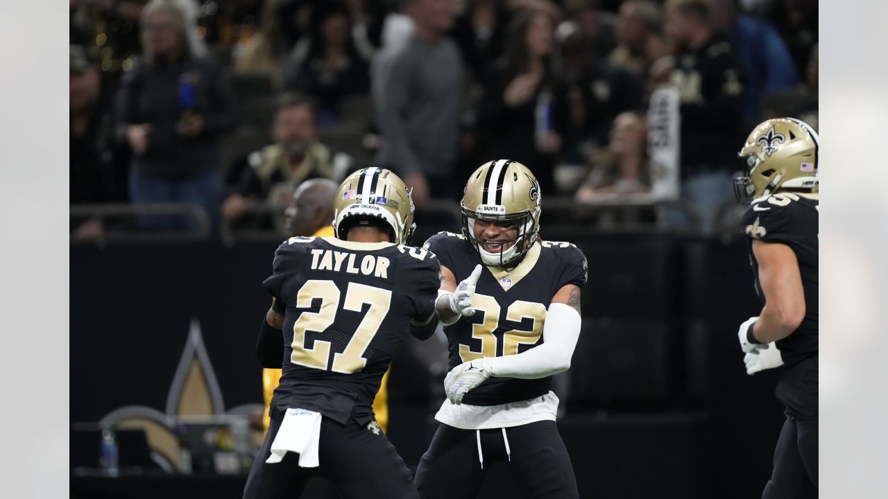 New Orleans Saints cornerback Alontae Taylor, left, tackles