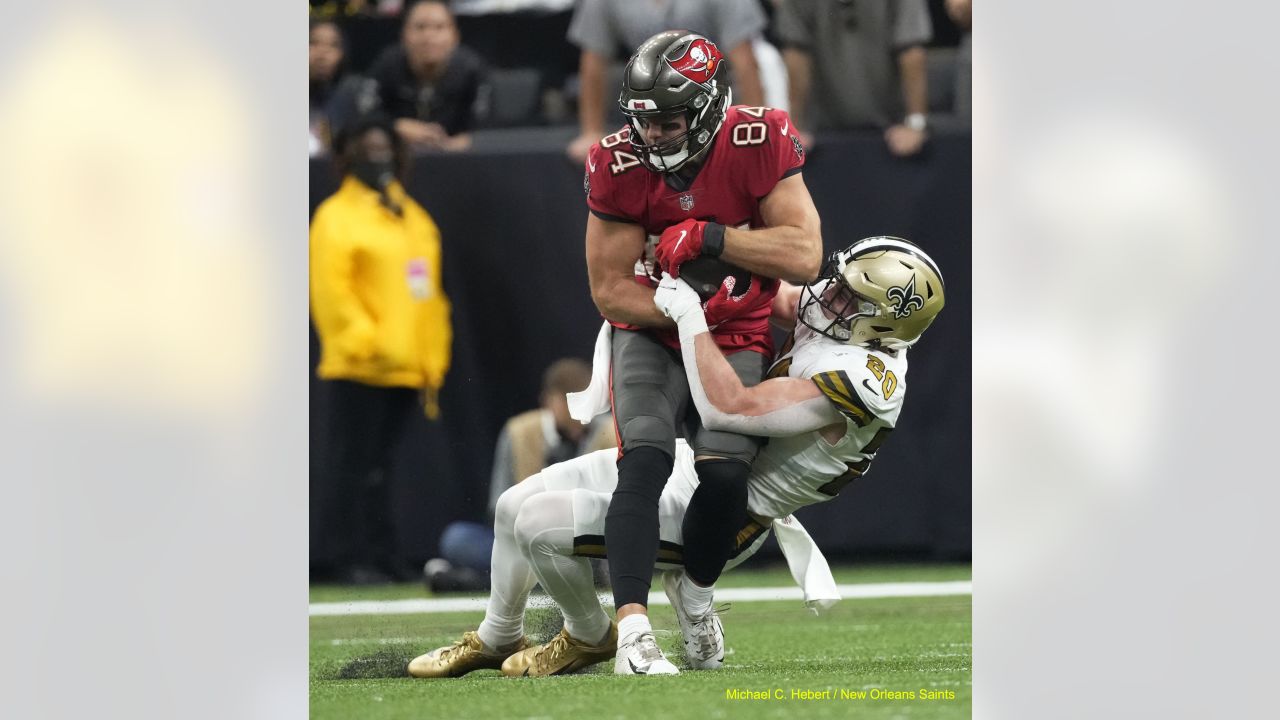 Trevor Siemian comes off bench to help Saints shock Tom Brady's Buccaneers, NFL