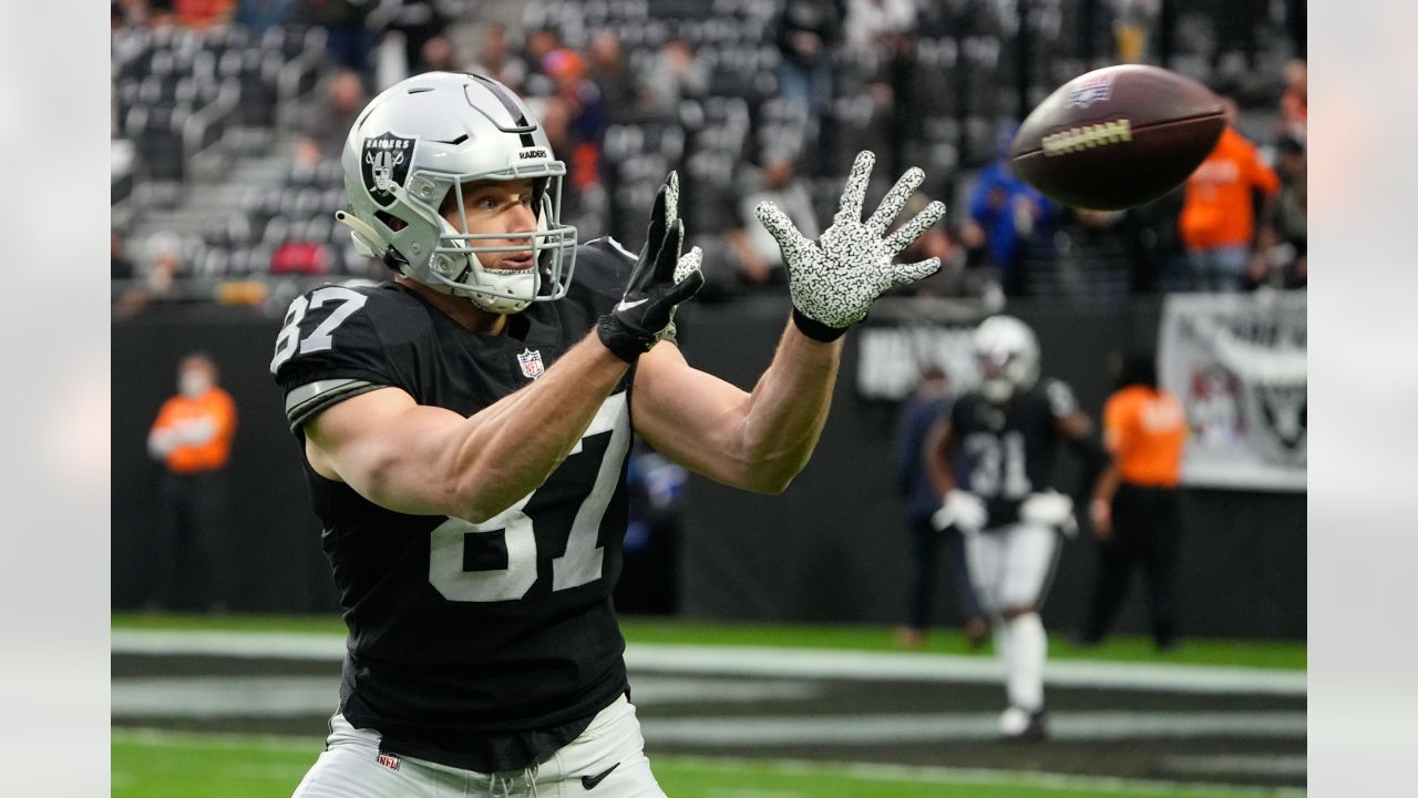 Raiders news: Foster Moreau signs with Saints, will play this