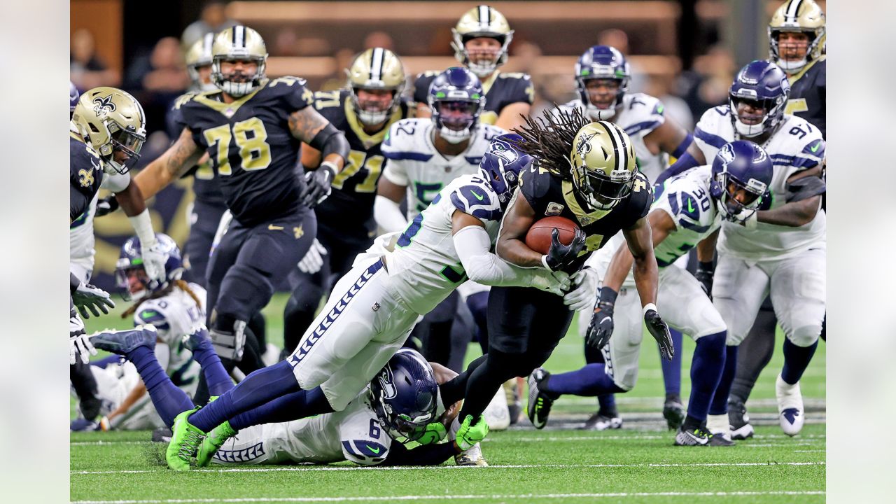 PITTSBURGH, PA - NOVEMBER 13: New Orleans Saints running back Alvin Kamara  (41) looks on while lined up in the backfield during the national football  league game between the New Orleans Saints