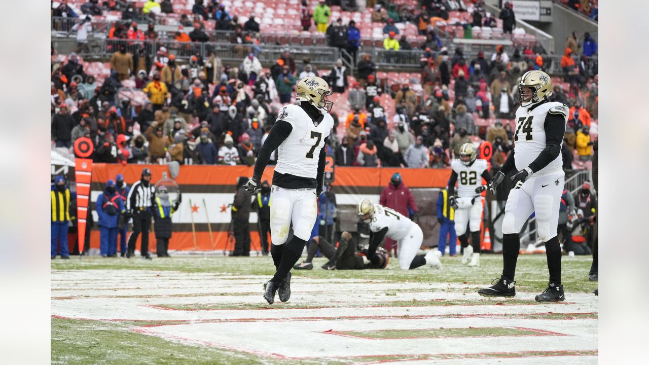 New Orleans Saints tight end Taysom Hill (7) runs during an NFL football  game against the San Francisco 49ers, Sunday, Nov.27, 2022, in Santa Clara,  Calif. (AP Photo/Scot Tucker Stock Photo - Alamy