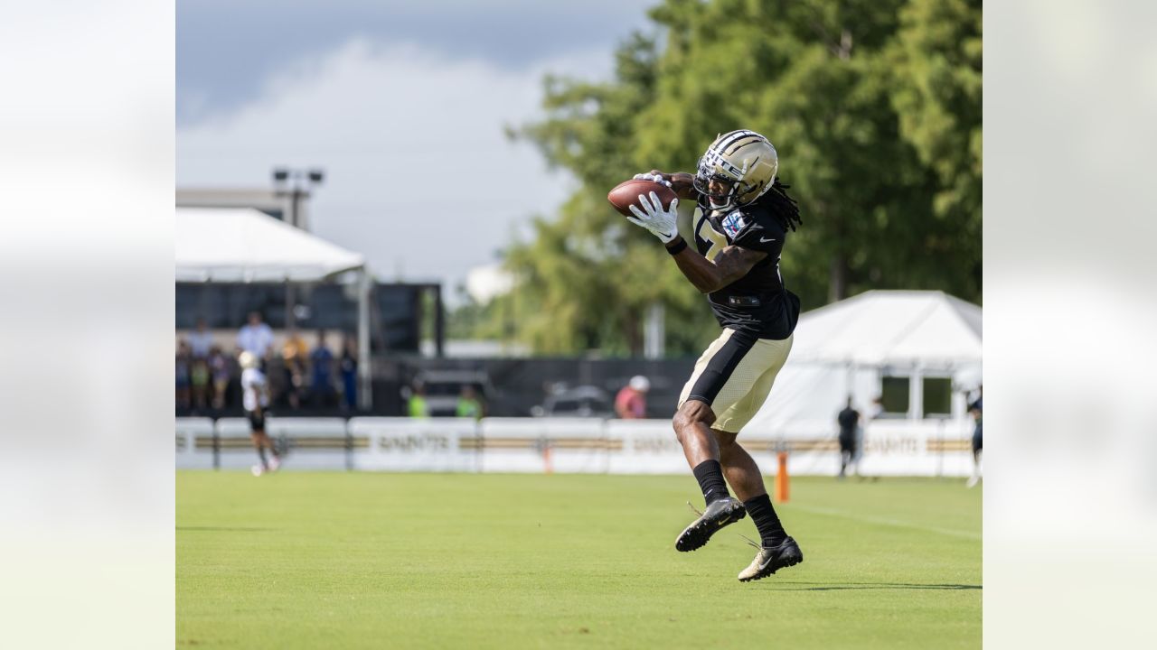 New Orleans Saints cornerback Alontae Taylor (27) during an NFL football  game against the Los Angeles Rams, Sunday, Nov. 20, 2022, in New Orleans.  (AP Photo/Tyler Kaufman Stock Photo - Alamy