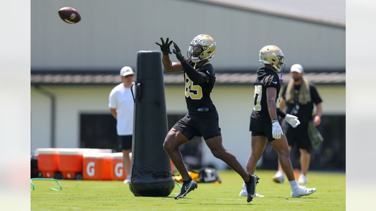 New Orleans Saints wide receiver Jarvis Landry makes 40-yard catch down  sideline in crunch time