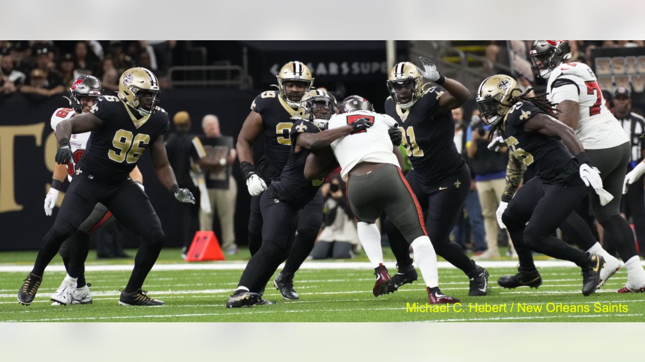 NEW ORLEANS, LA - SEPTEMBER 18: New Orleans Saints Cameron Jordan (94)  rushes the passer during the Tampa Bay Buccaneers-New Orleans Saints  regular season game on September 18, 2022 at Caesars Superdome