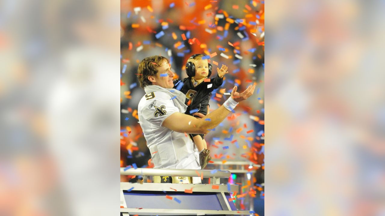 Drew Brees recreates Super Bowl celebration with son Baylen