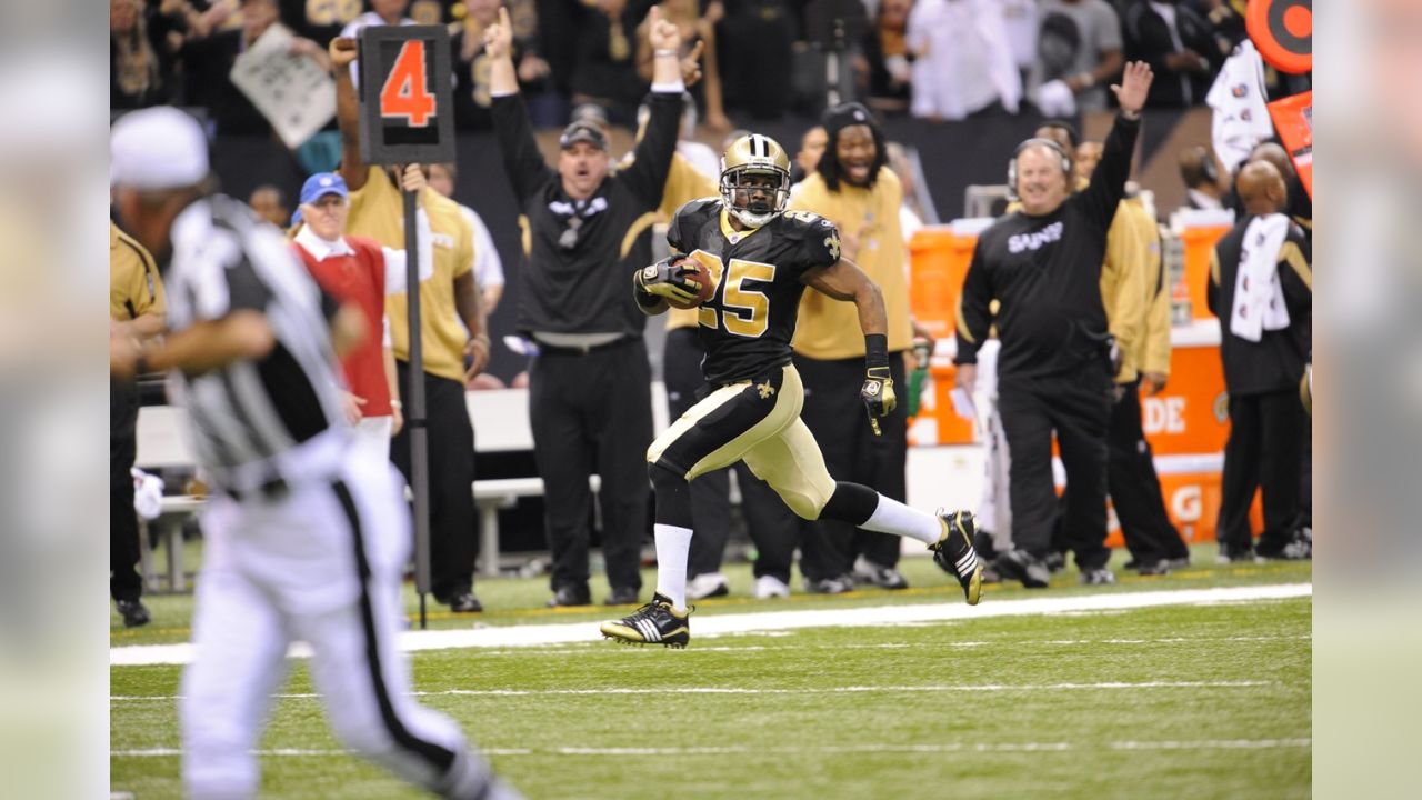 Photo: Preseason New Orleans Saints Reggie Bush rushes against New England  Patriots at Gillette Stadium - BOS2010081208 