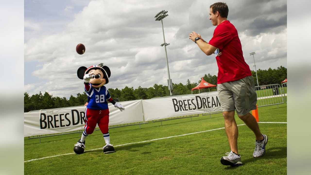 NFC quarterback Drew Brees of the New Orleans Saints (9) throws a pass  during the Pro Bowl, Sunday, Jan. 26, 2020, at Camping World Stadium in  Orlando, Florida. (Photo by IOS/ESPA-Images Stock