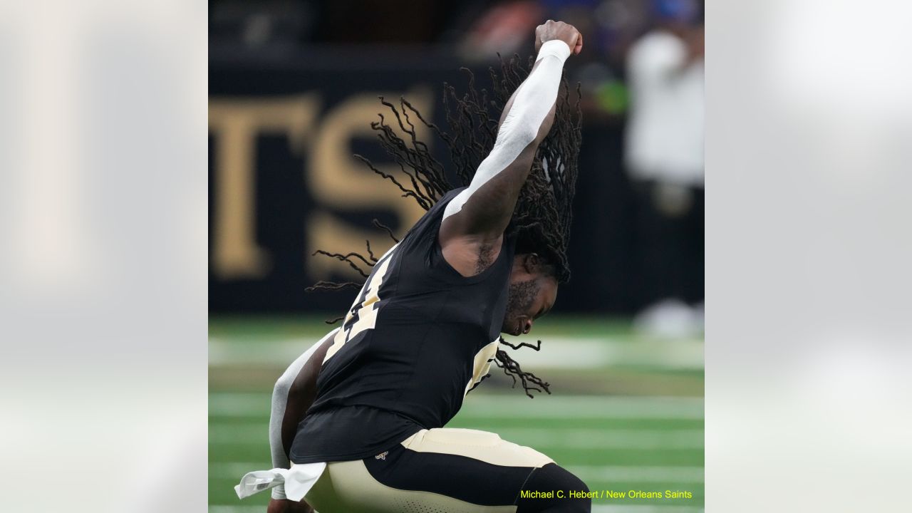 Photos: Warmups & Pregame from Week 4