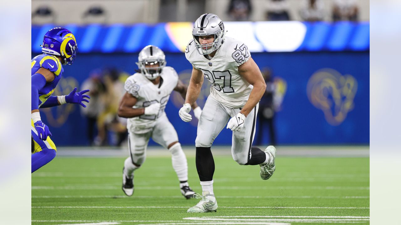 Derek Carr raves about Saints TE Foster Moreau, comeback year loading