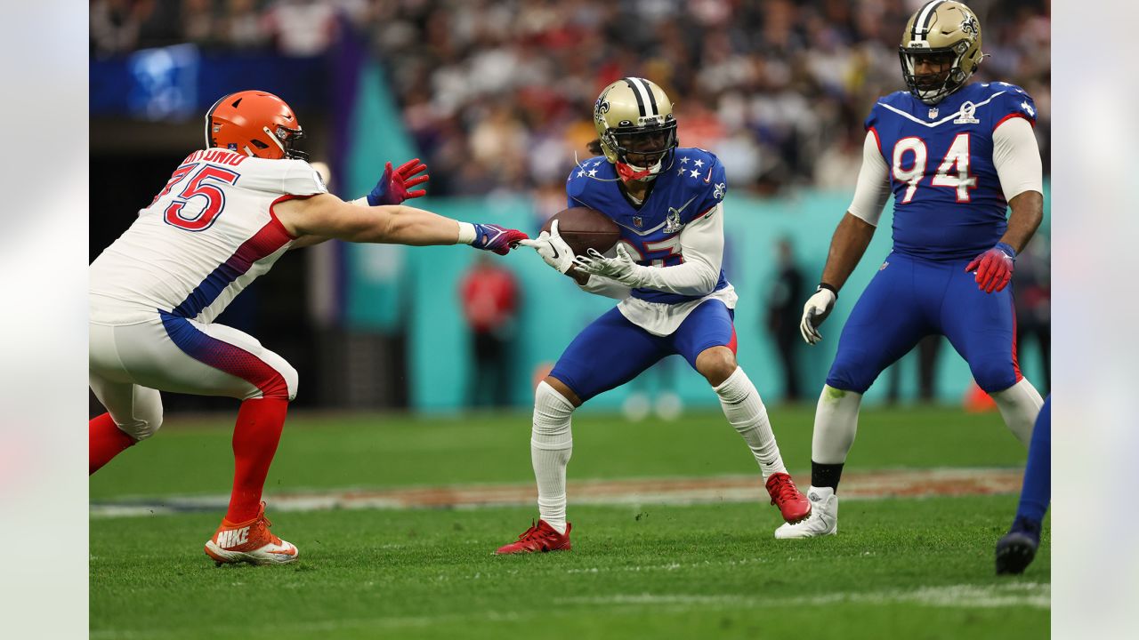 AFC inside linebacker Denzel Perryman of the Las Vegas Raiders (52) during  the first half of the Pro Bowl NFL football game, Sunday, Feb. 6, 2022, in  Las Vegas. (AP Photo/Rick Scuteri