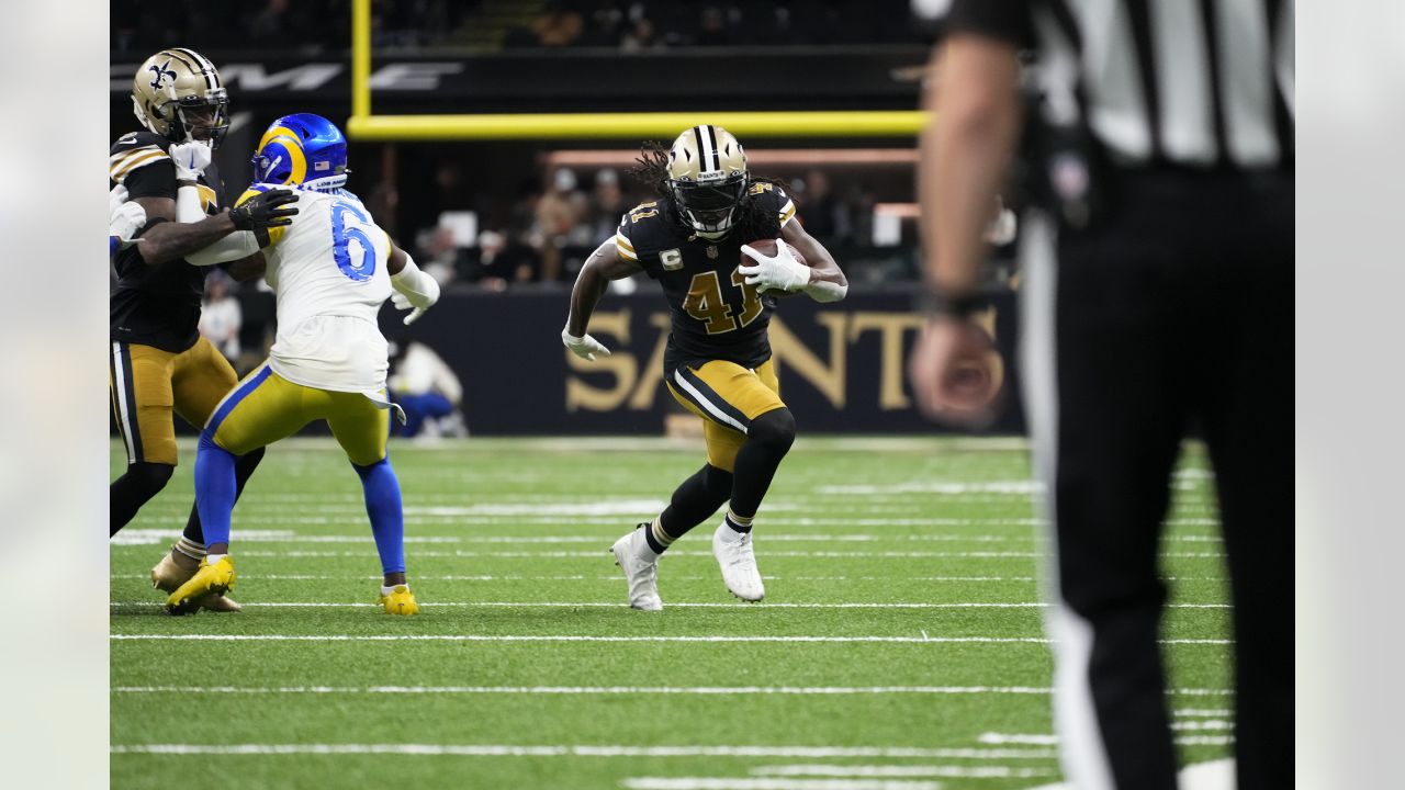 PITTSBURGH, PA - NOVEMBER 13: New Orleans Saints running back Alvin Kamara  (41) looks on while lined up in the backfield during the national football  league game between the New Orleans Saints