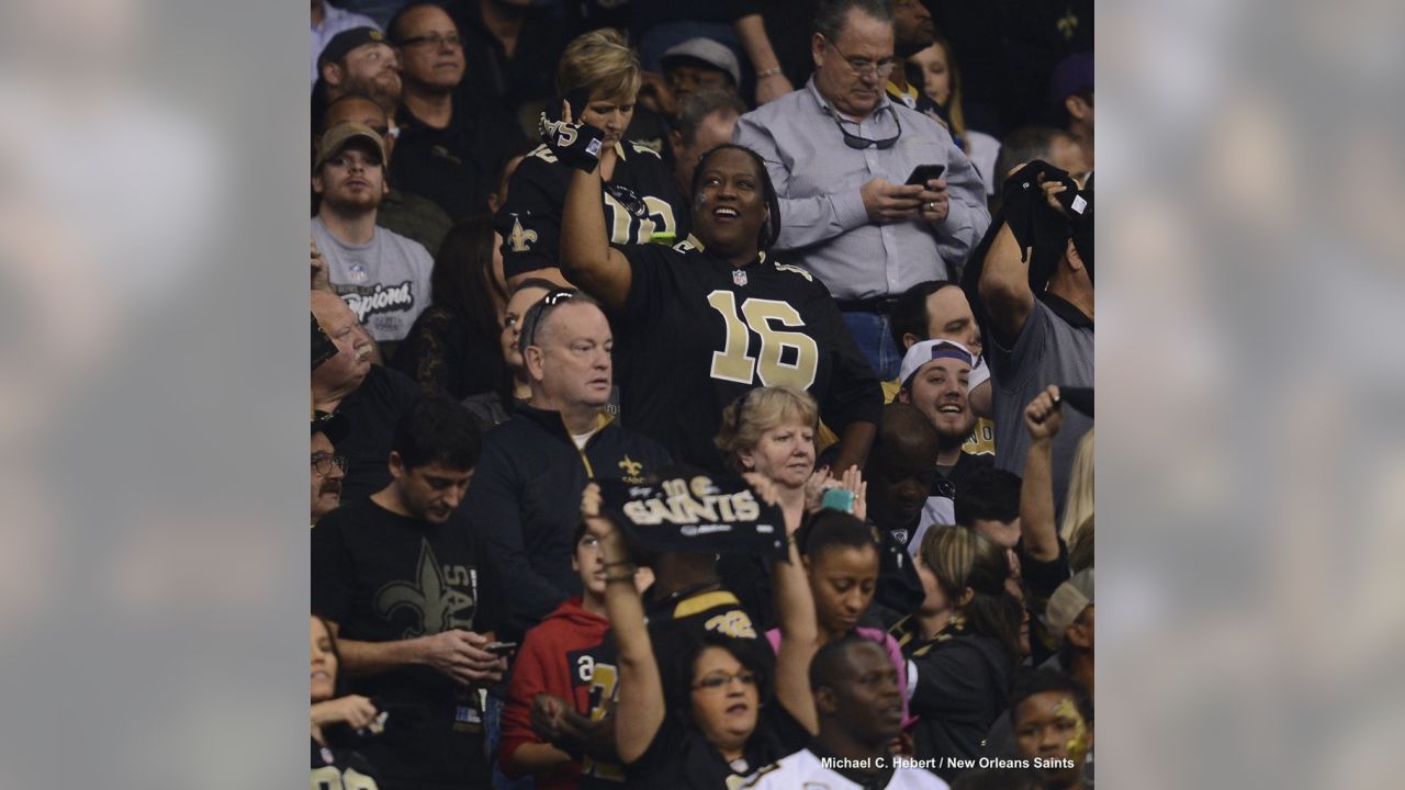 Carolina Panthers vs. New Orleans Saints. Fans support on NFL Game.  Silhouette of supporters, big screen with two rivals in background Stock  Photo - Alamy