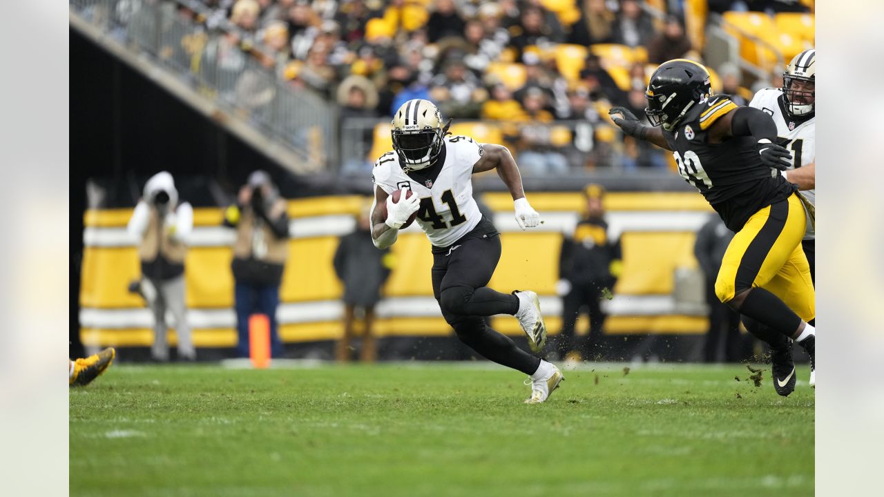 The reflection of New Orleans Saints running back Alvin Kamara (41) is seen  in his visor as he runs through drills at the team's NFL football minicamp  in Metairie, La., Thursday, June