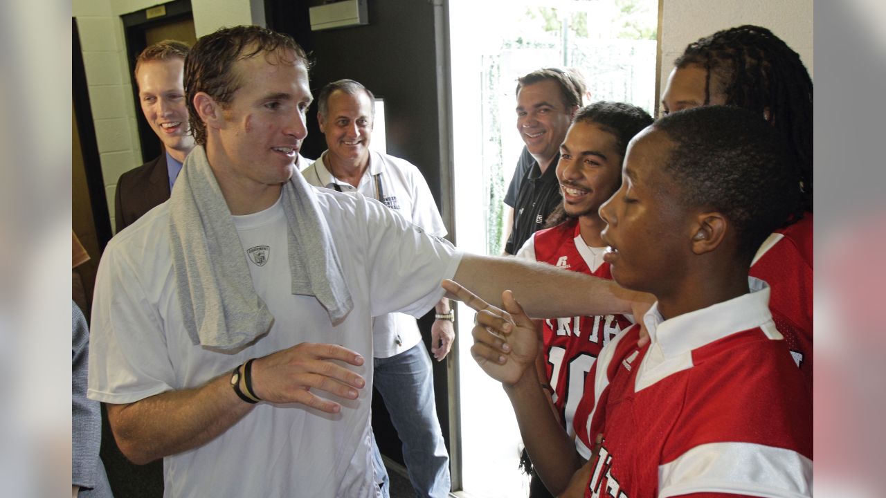 Drew Brees celebrates 40th birthday in the club like a 40-year-old man in  the club, This is the Loop