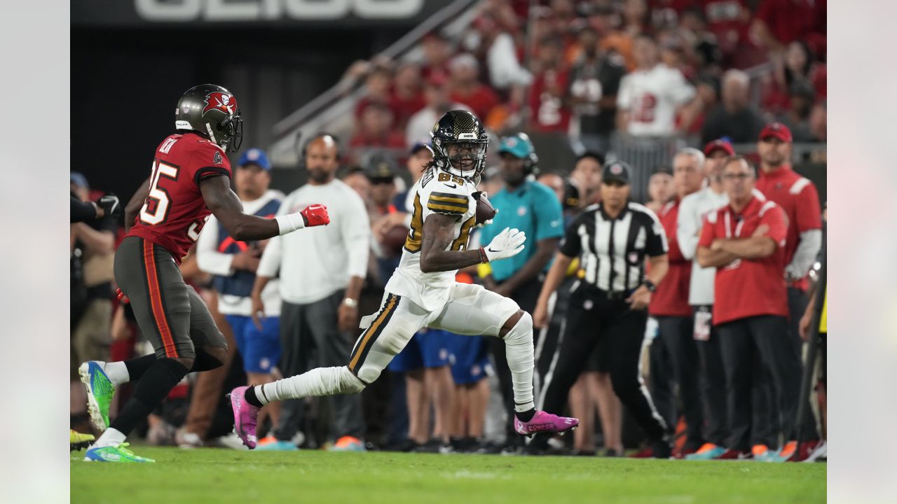 New Orleans, USA. 18th Dec, 2022. New Orleans Saints wide receiver Rashid  Shaheed (89) catches this pass on Atlanta Falcons safety Jaylinn Hawkins  (32) en route to a /68-yard touchdown during the