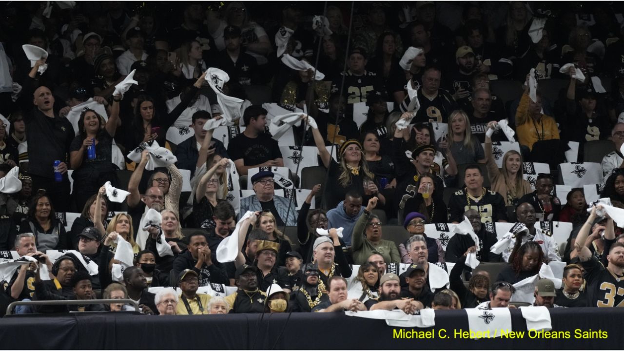 Saints Fans Celebrate New Superdome Sign Trolling Falcons[Photos]