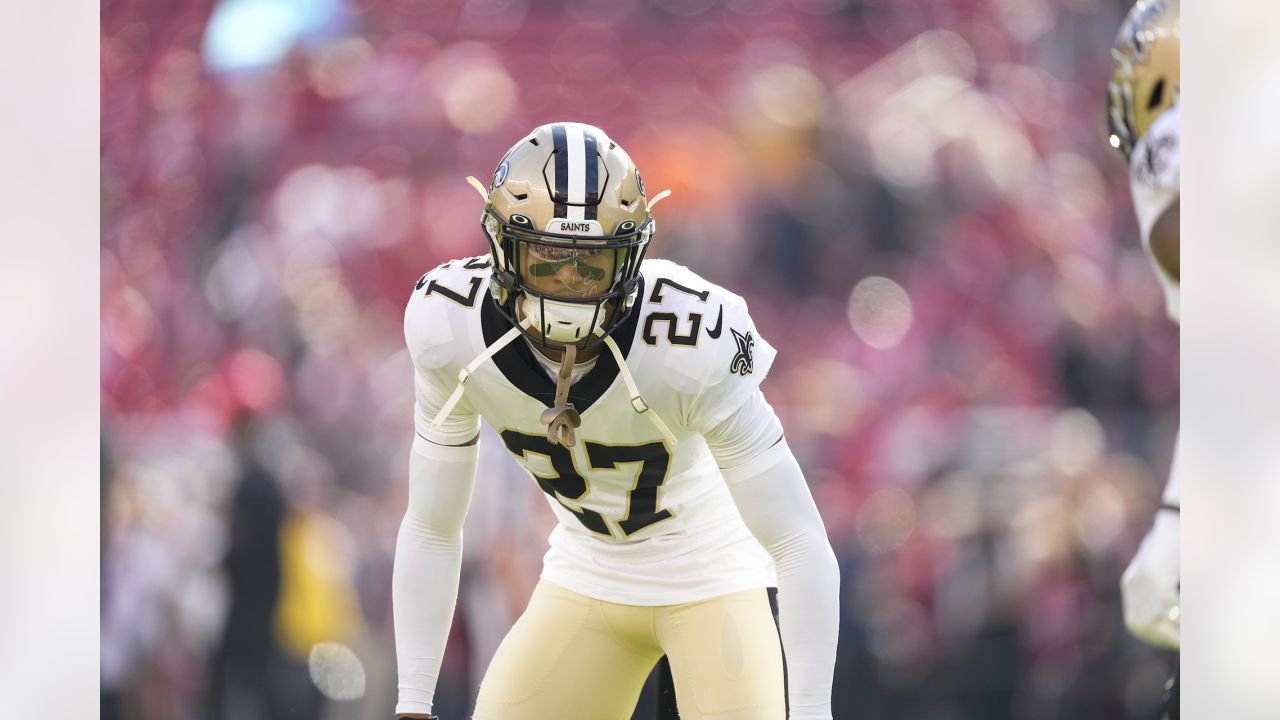 New Orleans Saints cornerback Alontae Taylor (27) defends during