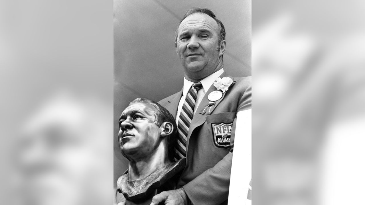 Doug Atkins, a Feared Hall of Fame Pass Rusher, Dies at 85 - The New York  Times