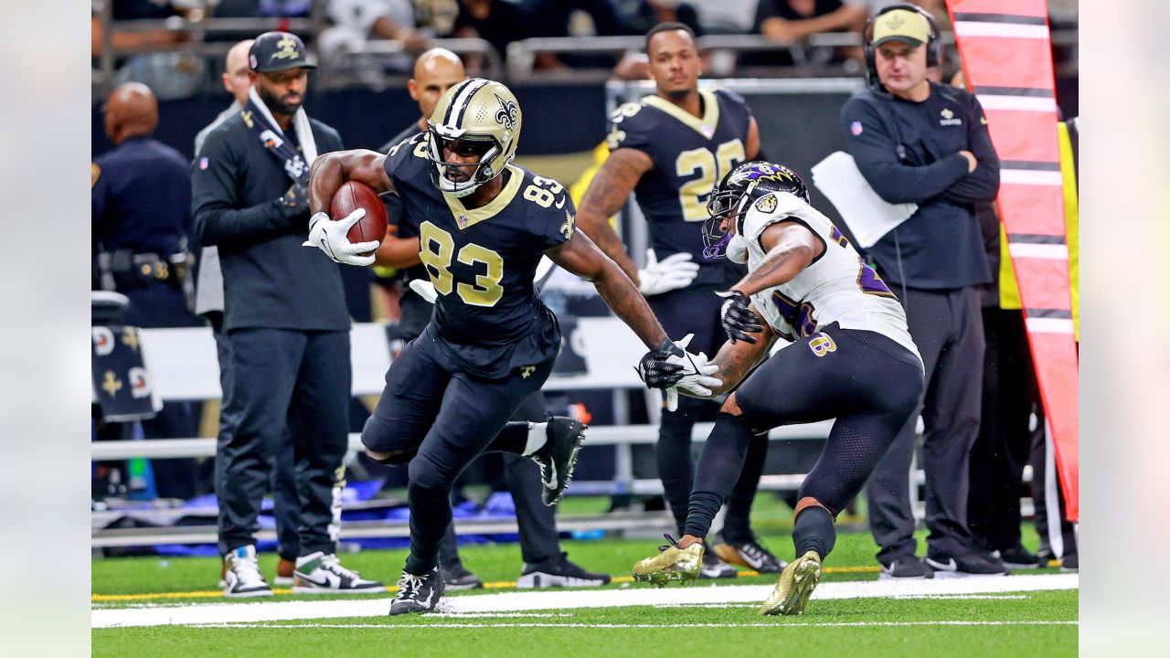 New Orleans, Louisiana, USA. 18th Dec, 2022. New Orleans Saints tight end  Juwan Johnson warms up before playing against the Atlanta Falcons in an NFL  game in New Orleans, Louisiana USA on