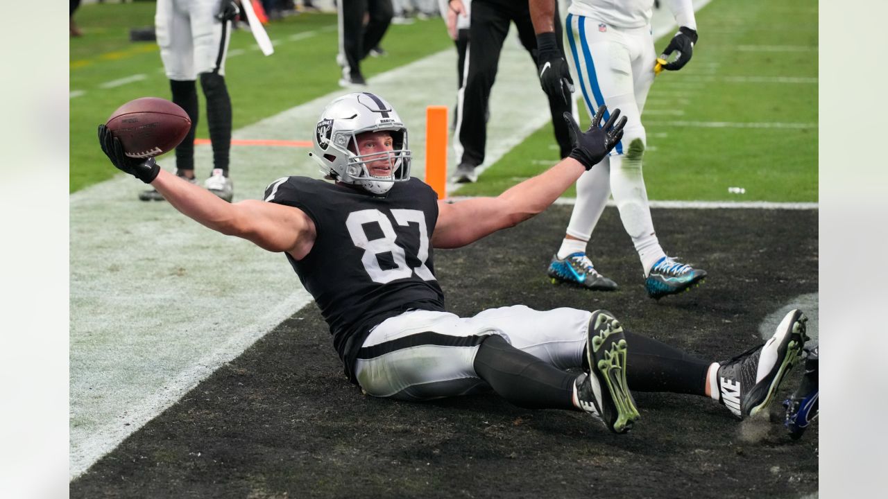 Raiders sign fourth-round pick tight end Foster Moreau